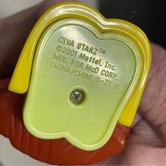 Two Diva Stars 2001 McDonald’s Toys with snap on 2nd outfit - Picture 4 of 15